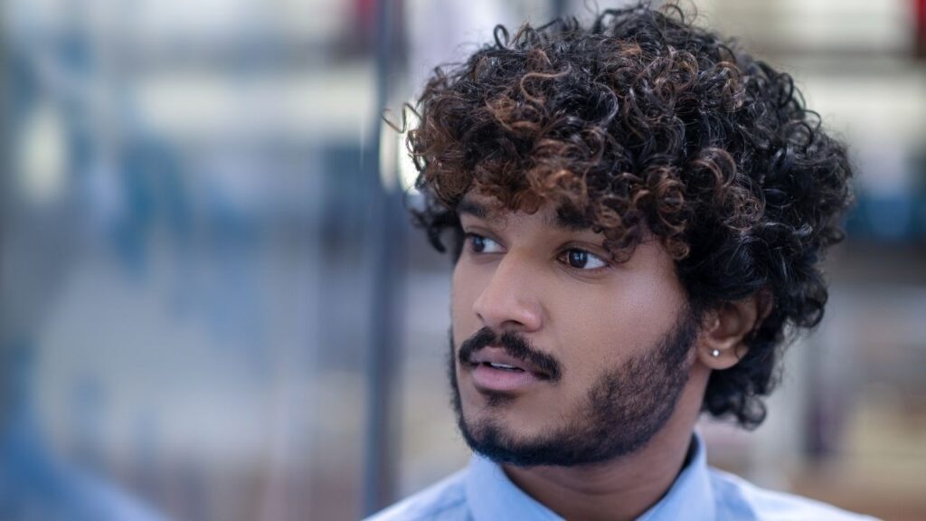 Curly hairstyles for oblong face shapes